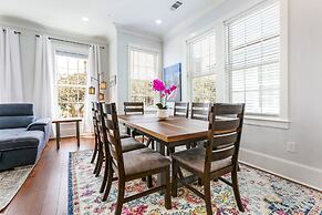 Brand New 4 BR w Pool by Hosteeva