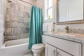 Brand New 4 BR w Pool by Hosteeva