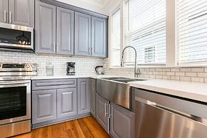 Brand New 4 BR w Pool by Hosteeva