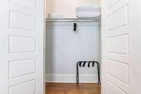 Brand New 4 BR w Pool by Hosteeva