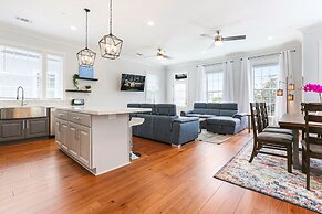 Brand New 4 BR w Pool by Hosteeva