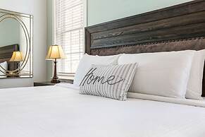 Brand New 4 BR w Pool by Hosteeva