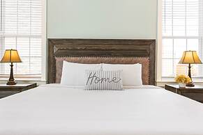 Brand New 4 BR w Pool by Hosteeva