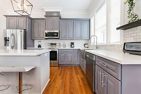 Brand New 4 BR w Pool by Hosteeva