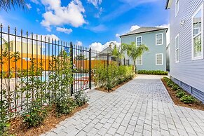 Amazing 4BR w Balcony by Hosteeva