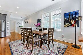 Amazing 4BR w Balcony by Hosteeva