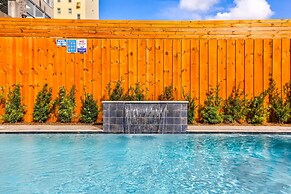 Amazing 4BR w Balcony by Hosteeva