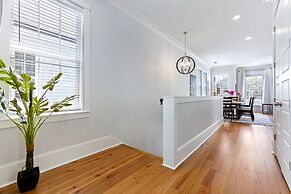 Amazing 4BR w Balcony by Hosteeva