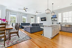 Amazing 4BR w Balcony by Hosteeva