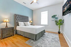 Amazing 4BR w Balcony by Hosteeva