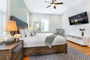 Amazing 4BR w Balcony by Hosteeva