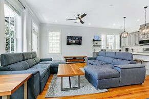 Amazing 4BR w Balcony by Hosteeva