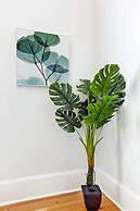 Amazing 4BR w Balcony by Hosteeva