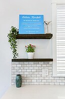 Amazing 4BR w Balcony by Hosteeva