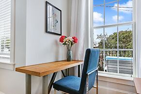 Amazing 4BR w Balcony by Hosteeva