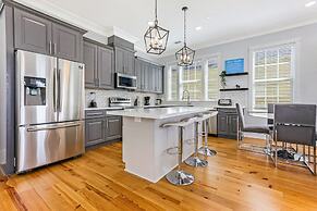 Stunning 4 & 5 BRs w Pool by Hosteeva