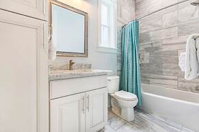 Stunning 4 & 5 BRs w Pool by Hosteeva