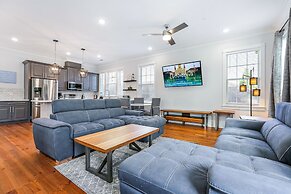 Stunning 4 & 5 BRs w Pool by Hosteeva