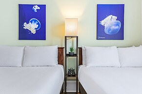 Stunning 4 & 5 BRs w Pool by Hosteeva