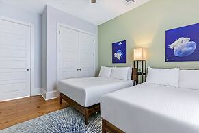 Stunning 4 & 5 BRs w Pool by Hosteeva