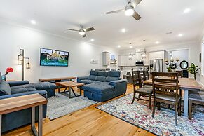 Stunning 4 & 5 BRs w Pool by Hosteeva