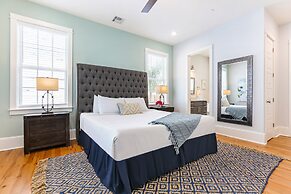 Stunning 4 & 5 BRs w Pool by Hosteeva