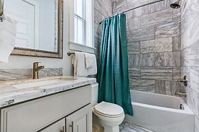 Stunning 4 & 5 BRs w Pool by Hosteeva