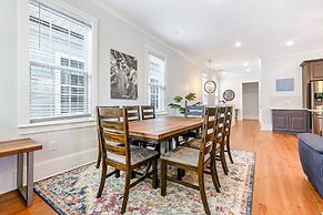 Stunning 4 & 5 BRs w Pool by Hosteeva