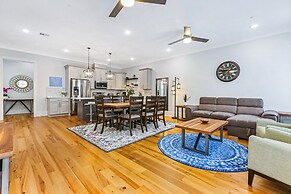 Stunning 4 & 5 BRs w Pool by Hosteeva