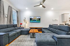 Stunning 4 & 5 BRs w Pool by Hosteeva