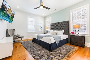 Stunning 4 & 5 BRs w Pool by Hosteeva