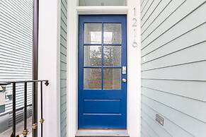 Stunning 4 & 5 BRs w Pool by Hosteeva