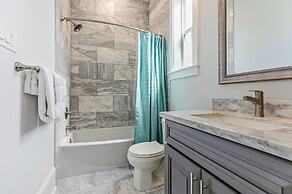 Stunning 4 & 5 BRs w Pool by Hosteeva