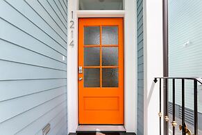 Stunning 4 & 5 BRs w Pool by Hosteeva