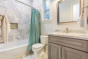 Stunning 4 & 5 BRs w Pool by Hosteeva