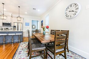 Stunning 4 & 5 BRs w Pool by Hosteeva