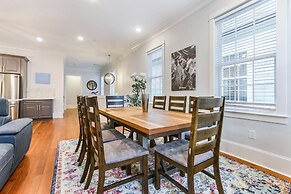 Stunning 4 & 5 BRs w Pool by Hosteeva