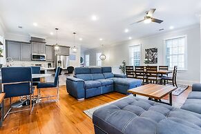 Stunning 4 & 5 BRs w Pool by Hosteeva