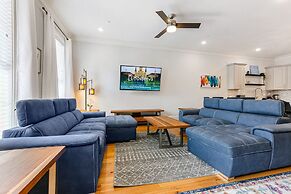 Stunning 4 & 5 BRs w Pool by Hosteeva