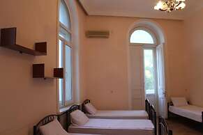 Tourest Inn Central - Hostel