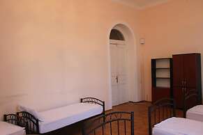 Tourest Inn Central - Hostel