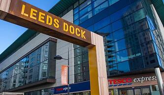 Modern Deluxe Leeds City Apt Balcony View