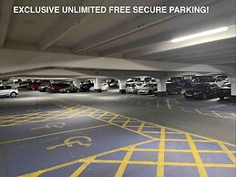 Modern Deluxe Leeds City Apt Balcony View