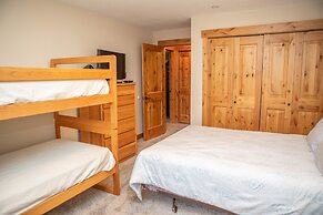 232 Cinnamon Ridge 3 Bedroom Condo by RedAwning