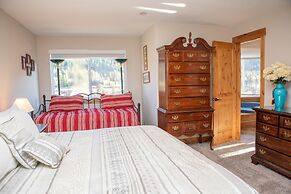 232 Cinnamon Ridge 3 Bedroom Condo by RedAwning