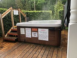 Adventure the Bruce Inn - Recently Renovated With Outdoor Hot Tub