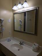 Adventure the Bruce Inn - Recently Renovated With Outdoor Hot Tub