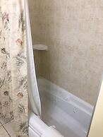 Adventure the Bruce Inn - Recently Renovated With Outdoor Hot Tub