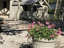 Adventure the Bruce Inn - Recently Renovated With Outdoor Hot Tub