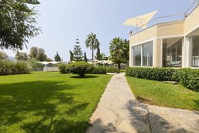 Farrys Boutique Hotel & Beach Club